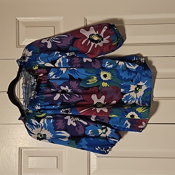 💖  $5 add to bundle item DG2 off the shoulders flower power blouse💖 - Picture 5 of 7
